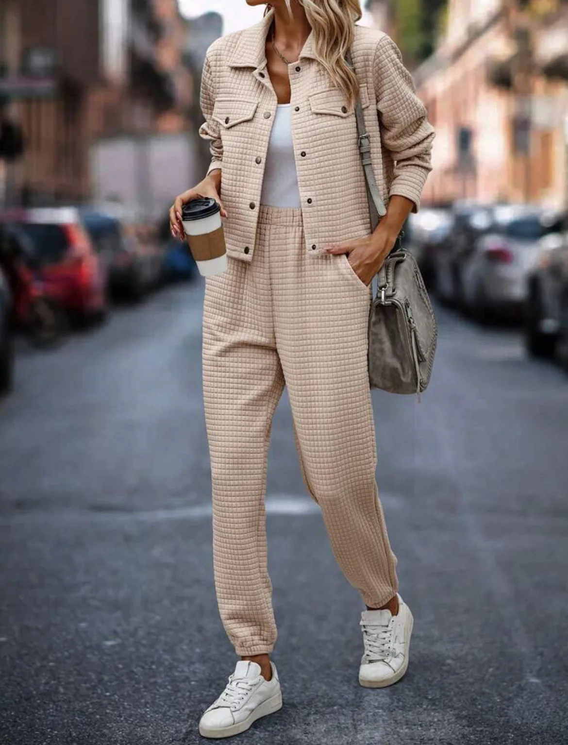 2025 Women's European and American New Autumn and Winter Long-Sleeved Lapel Cardigan Casual Fashion Pants Suit Small Suit 
2025 Women's European and American New Autumn and Winter Long-Sleeved Lapel Cardigan Casual Fashion Pants Suit Small Suit