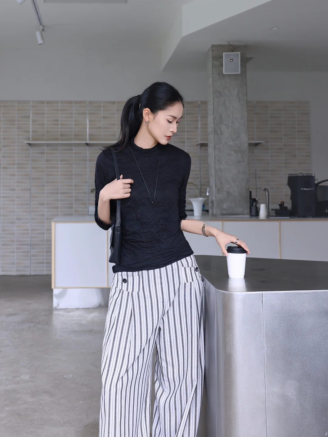Bla Pleated Design Slim Fit Long Sve f High Collar Base irt Top JIEJI Zhang Casual Sle Polyester Blend Spring 2026
Bla Pleated Design Slim Fit Long Sve f High Collar Base irt Top JIEJI Zhang Casual Sle Polyester Blend Spring 2026