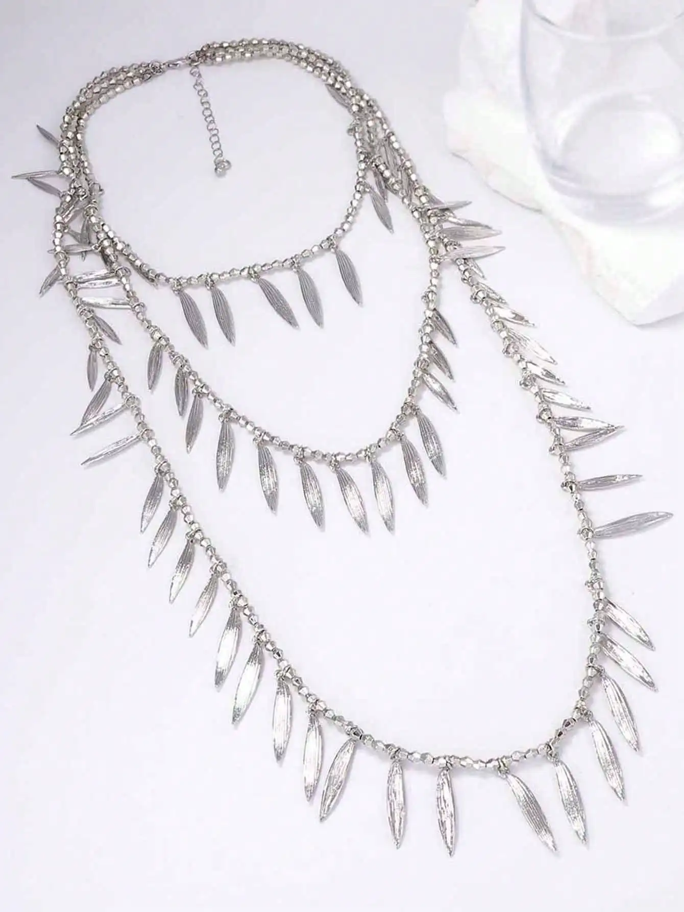 Многослойное ожерелье с подвеской в виде пера и листа из сплава металлов для женщин
Многослойное ожерелье с подвеской в виде пера и листа из сплава металлов для женщин