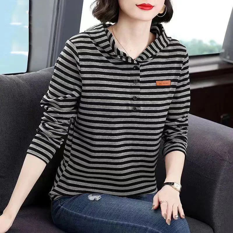 2023 New Women's Hooded Button T-shirt Spring Autumn Vintage Fashion Stripe Long Sleeved Standard Versatile Pullover Bottom Tops
2023 New Women's Hooded Button T-shirt Spring Autumn Vintage Fashion Stripe Long Sleeved Standard Versatile Pullover Bottom Tops
