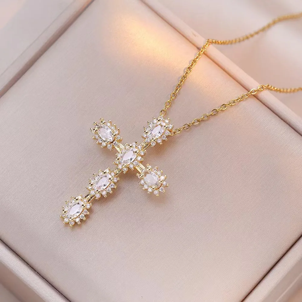 The necklace features a new, niche, and light luxury design with a colorful zircon cross shape for women
The necklace features a new, niche, and light luxury design with a colorful zircon cross shape for women
