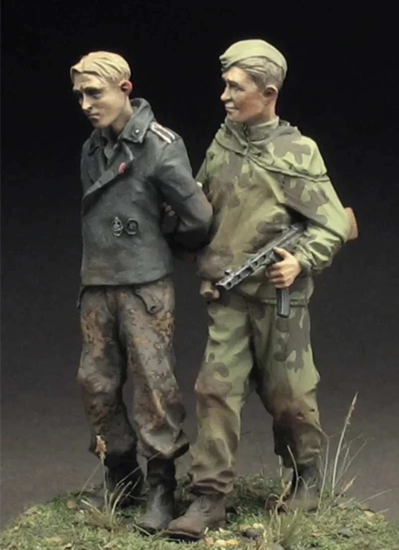 1/35 Scale Resin Figure Model Kit Red Army Scout and Prisoner Tanker Two Figures Unassembled Unpainted Miniature Toys 101
1/35 Scale Resin Figure Model Kit Red Army Scout and Prisoner Tanker Two Figures Unassembled Unpainted Miniature Toys 101