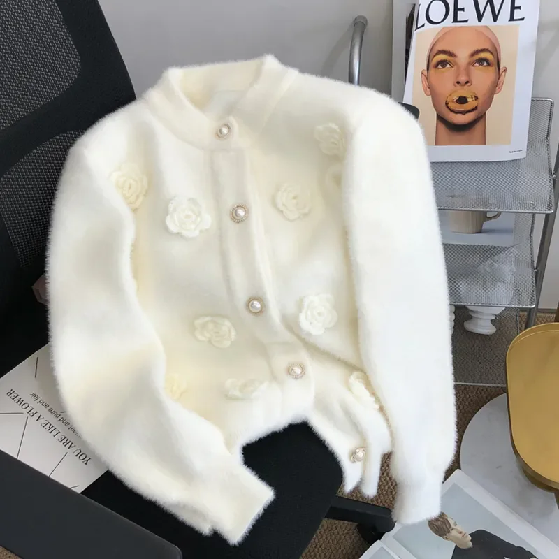 Autumn New Cardigan Sweater Women's Outer Wear Fashion Slim Flower Embroidered Imitation Mink Sweater Sweet Knitted Sweater Coat
Autumn New Cardigan Sweater Women's Outer Wear Fashion Slim Flower Embroidered Imitation Mink Sweater Sweet Knitted Sweater Coat