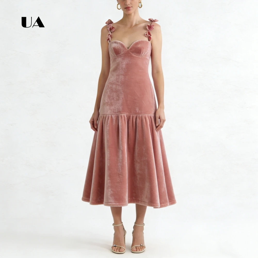 ULBYANRY Velvet Fit-and-flare Prom Dress with Flower Appliqued Straps Solid Sweetheart Neck Evening Dress Customized Party Gown
ULBYANRY Velvet Fit-and-flare Prom Dress with Flower Appliqued Straps Solid Sweetheart Neck Evening Dress Customized Party Gown