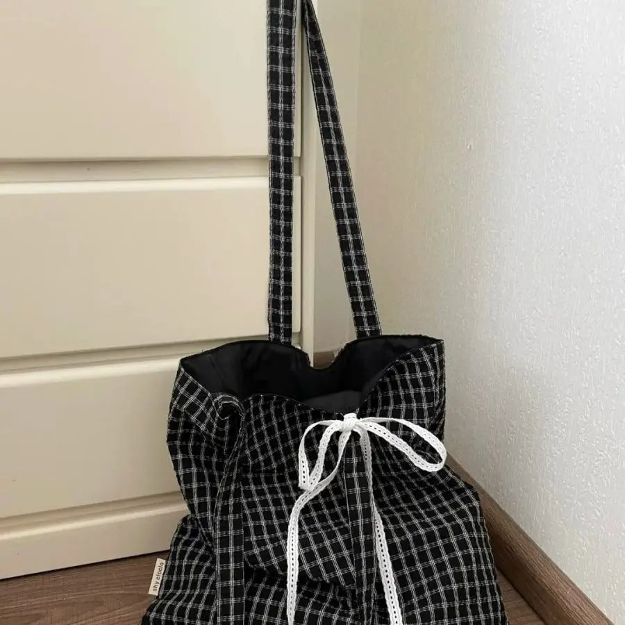 Casual Minimalist Niche Design Lace Bow Plaid Large Capacity Commuting Single Shoulder Underarm Tote Bag for Women
Casual Minimalist Niche Design Lace Bow Plaid Large Capacity Commuting Single Shoulder Underarm Tote Bag for Women