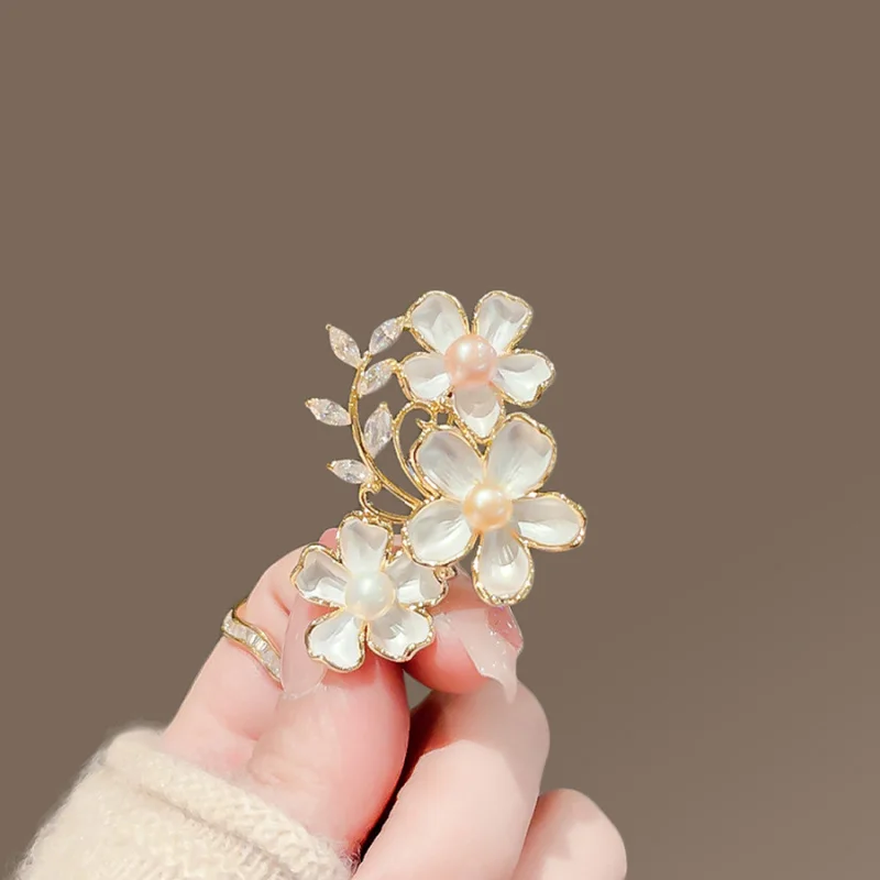 2PC setFlower Pearl Brooch for Women High-end Sense High-end Pin Coat Suit Brooch Clothing Accessories High-end Jewelry
2PC setFlower Pearl Brooch for Women High-end Sense High-end Pin Coat Suit Brooch Clothing Accessories High-end Jewelry