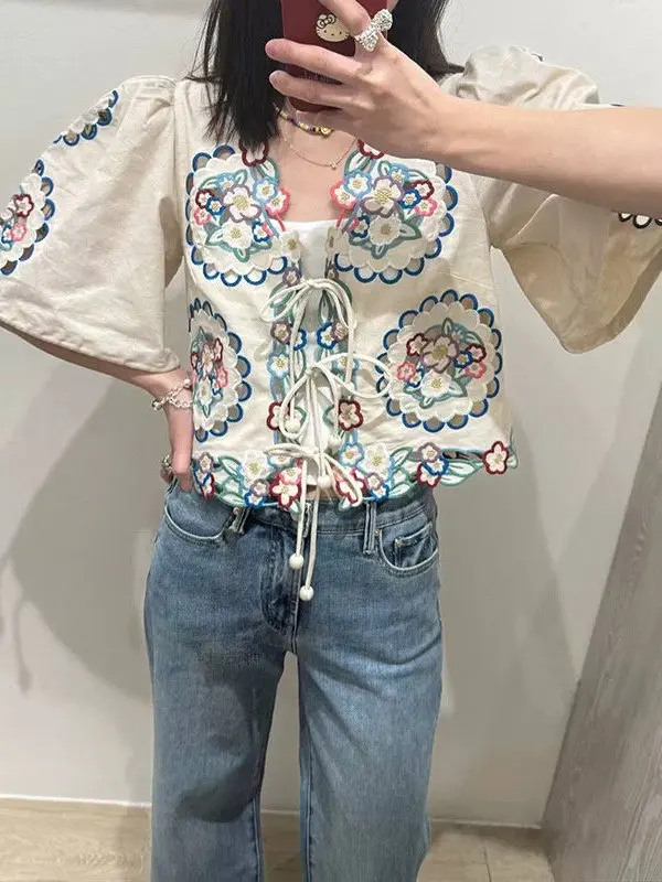 Sweet Embroidered Hollow out Shirt with Belt New York Style Spring Collection Beautiful Color Matching Breathable Loose Fit
Sweet Embroidered Hollow out Shirt with Belt New York Style Spring Collection Beautiful Color Matching Breathable Loose Fit