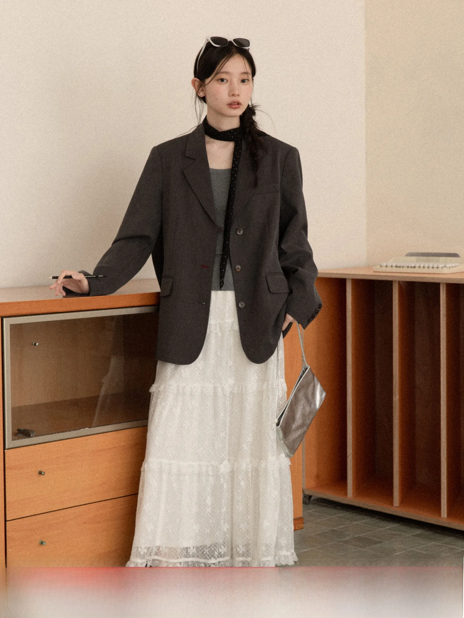 Gray Loose Women's Suit Jacket Casual Style Versatile Spring Fashionable Business Formal Wear Comfortable Polyester Blend
Gray Loose Women's Suit Jacket Casual Style Versatile Spring Fashionable Business Formal Wear Comfortable Polyester Blend