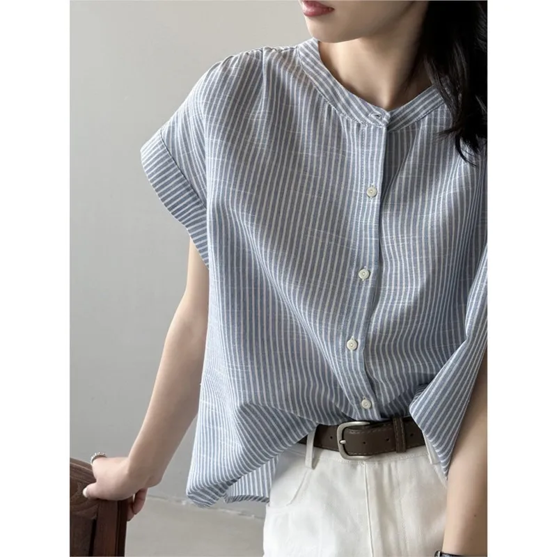 Japanese-style striped round-neck short-sleeved shirt for women, new simple and loose versatile top for summer.
Japanese-style striped round-neck short-sleeved shirt for women, new simple and loose versatile top for summer.