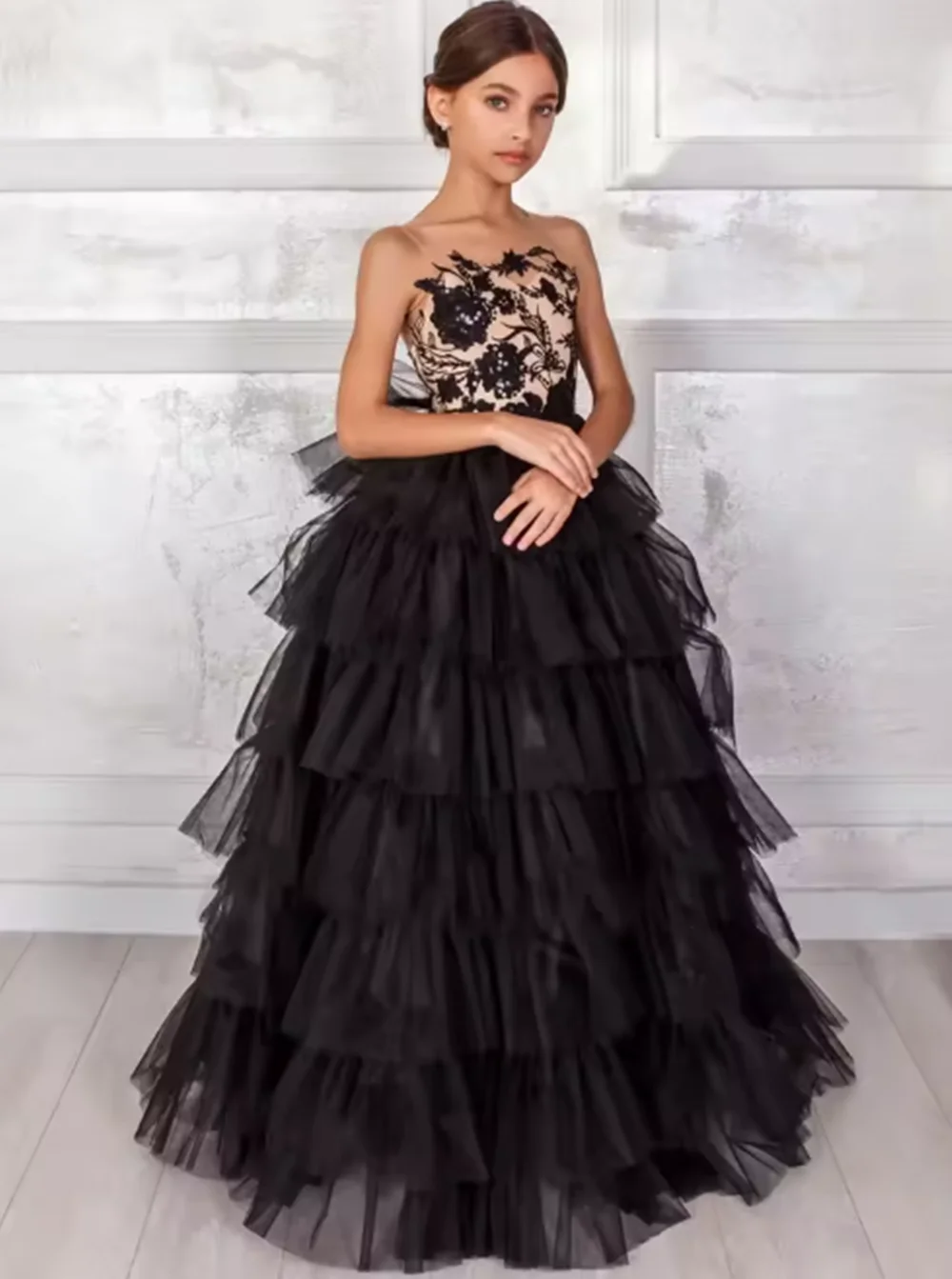 Lace Appliques Layered Sleeveless Girl Kids Birthday Ball Gown First Holy Communion Gowns Black Flower Girl Dresses for Wedding
Lace Appliques Layered Sleeveless Girl Kids Birthday Ball Gown First Holy Communion Gowns Black Flower Girl Dresses for Wedding