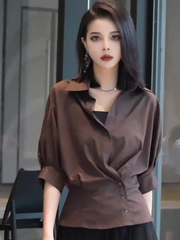 Gtuqgtuq Retro Fashion High-End Coffee Shirt Women's Five-Sleeve Summer Design Trendy Top Korean Style Loose Fit Daily Wear
Gtuqgtuq Retro Fashion High-End Coffee Shirt Women's Five-Sleeve Summer Design Trendy Top Korean Style Loose Fit Daily Wear