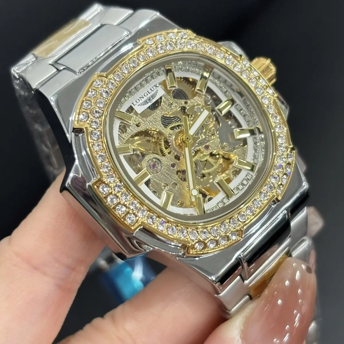 Popular Men's Mechanical Watch with Full Diamond Bezel and Transparent Case Back, Gold-Tone Steel Band, Waterproof Wristwatch, Light Luxury and High-End Feel, Suitable for Business and Casual Wear, Men's Fashion Accessory
Popular Men's Mechanical Watch with Full Diamond Bezel and Transparent Case Back, Gold-Tone Steel Band, Waterproof Wristwatch, Light Luxury and High-End Feel, Suitable for Business and Casual Wear, Men's Fashion Accessory