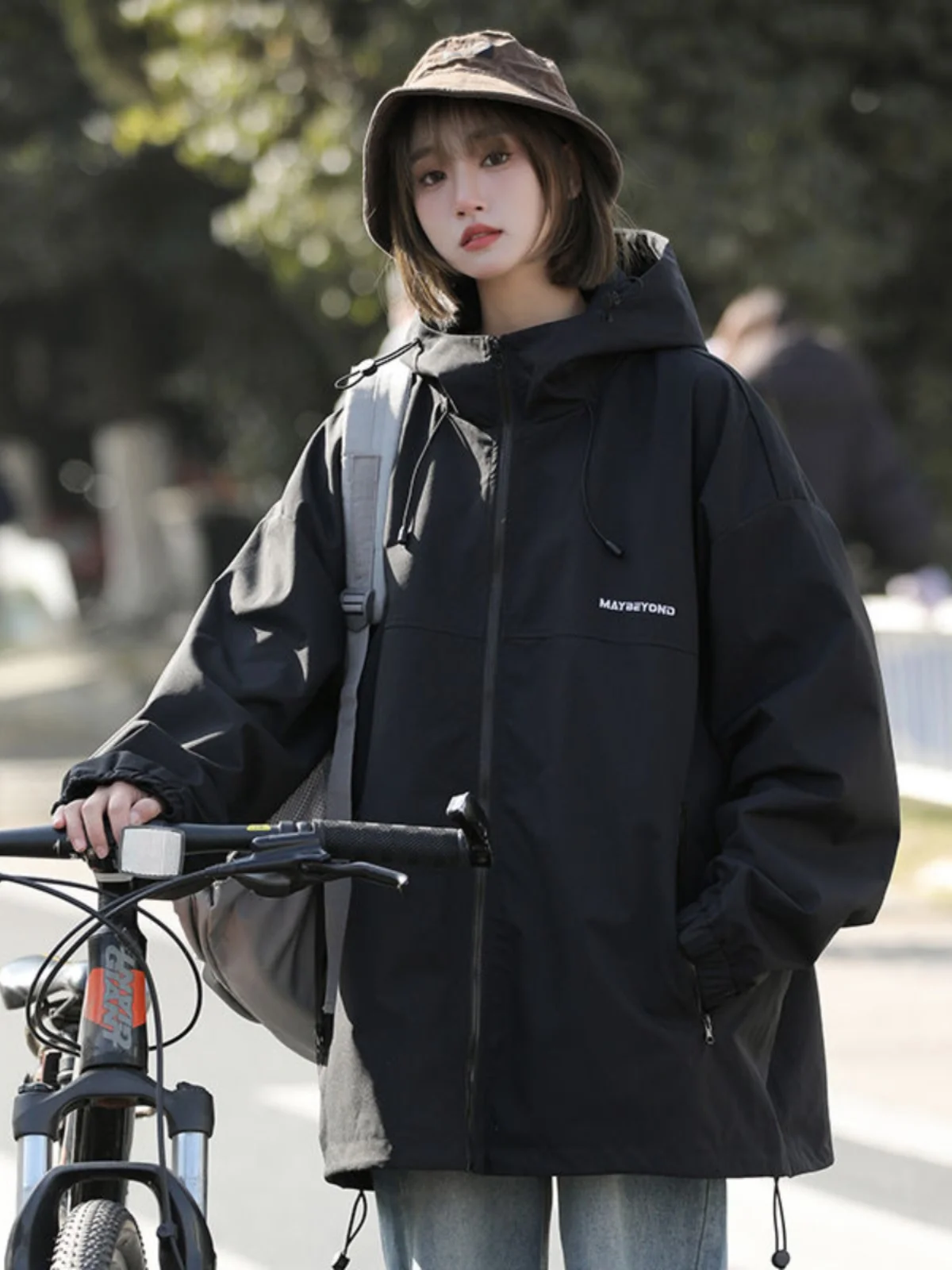 Американская демисезонная ветрозащитная куртка с капюшоном, свободного кроя, модная верхняя одежда, парные куртки для влюбленных
Американская демисезонная ветрозащитная куртка с капюшоном, свободного кроя, модная верхняя одежда, парные куртки для влюбленных