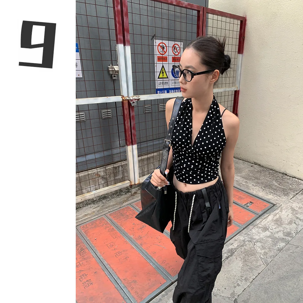 Design Sense Spice Girl Storm Point Neck Woman 2025 Spring V-Neck Sexy Versatile Suspender Woman
Design Sense Spice Girl Storm Point Neck Woman 2025 Spring V-Neck Sexy Versatile Suspender Woman