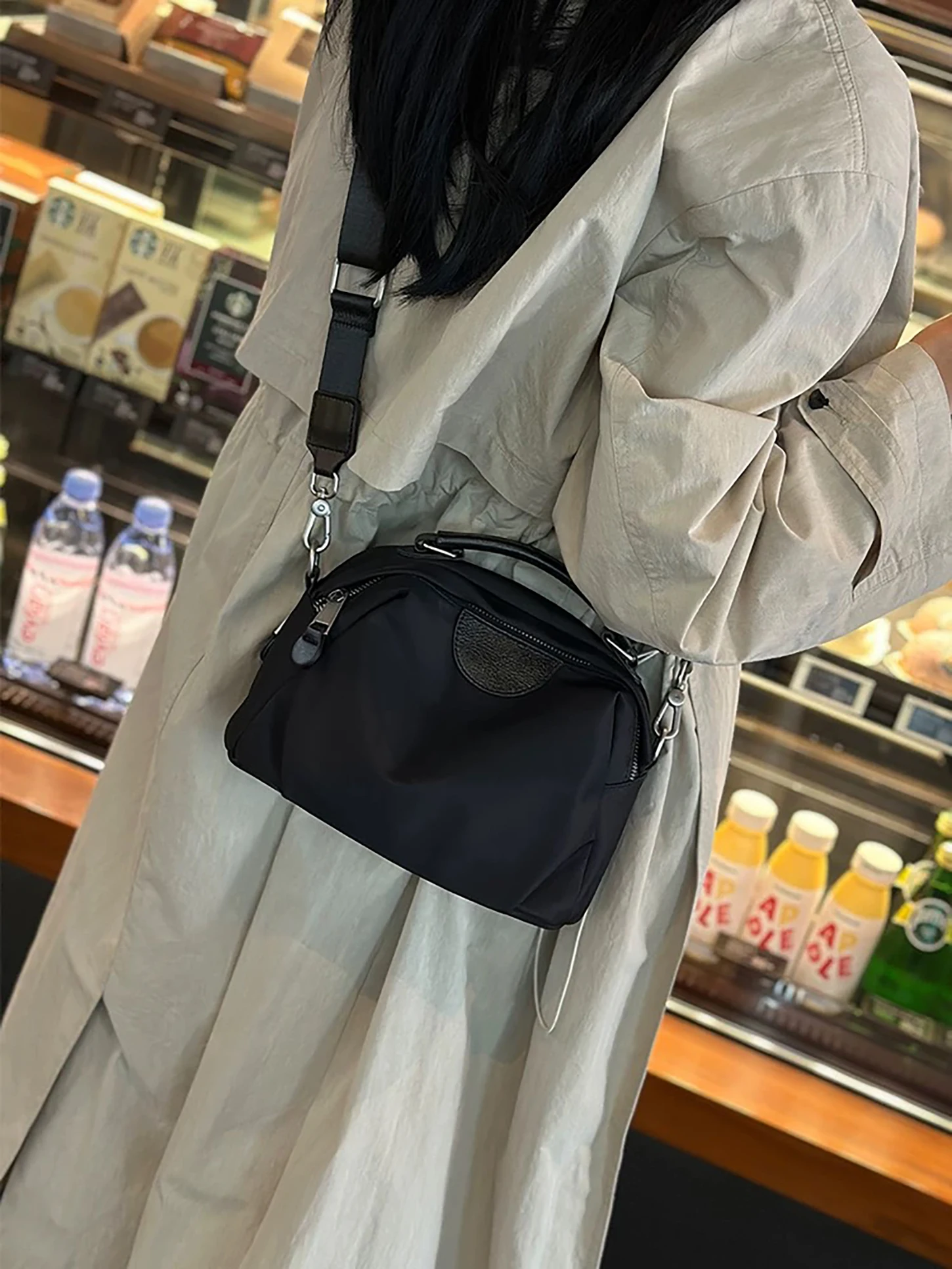 Large Capaci Ox Cloth Crossbody Bag Faionable Commuter Women's Bag Casual Handbag oulder Bag Soft Zipper Closure
Large Capaci Ox Cloth Crossbody Bag Faionable Commuter Women's Bag Casual Handbag oulder Bag Soft Zipper Closure