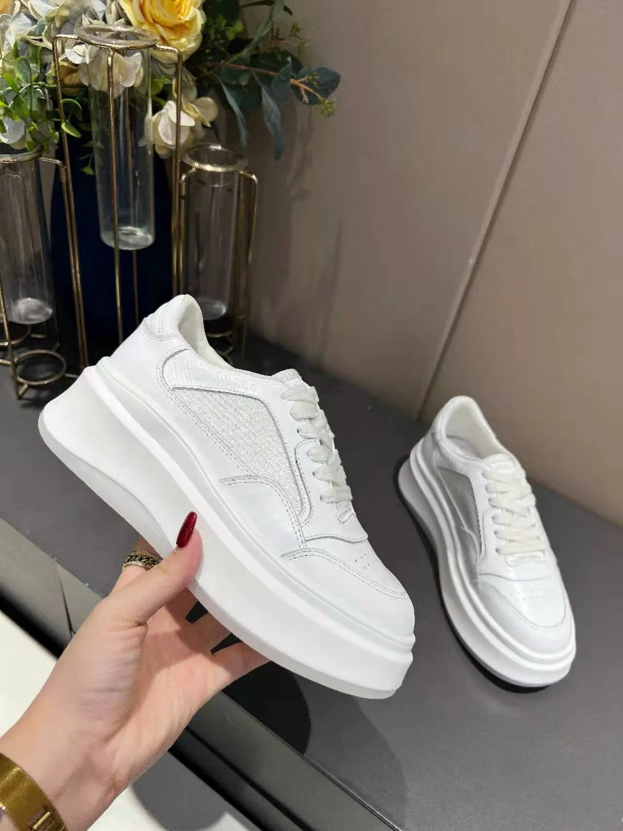 2024 Classic Style Women's Casual Shoes Full Genuine Leather Teacher Girls Women's Sneakers Flats
2024 Classic Style Women's Casual Shoes Full Genuine Leather Teacher Girls Women's Sneakers Flats