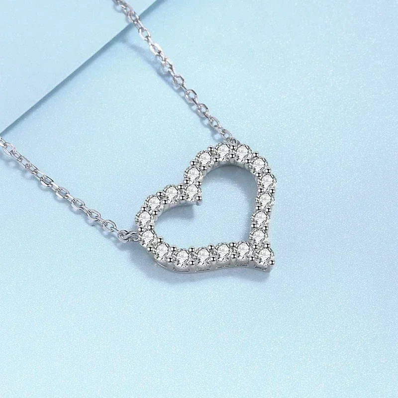 0.3/0.6/1.2/2 Carat Moissanite Diamonds Heart Necklace for Women, Luxury Female PT950 Platinum Pendant Chain Birthday Gift
0.3/0.6/1.2/2 Carat Moissanite Diamonds Heart Necklace for Women, Luxury Female PT950 Platinum Pendant Chain Birthday Gift