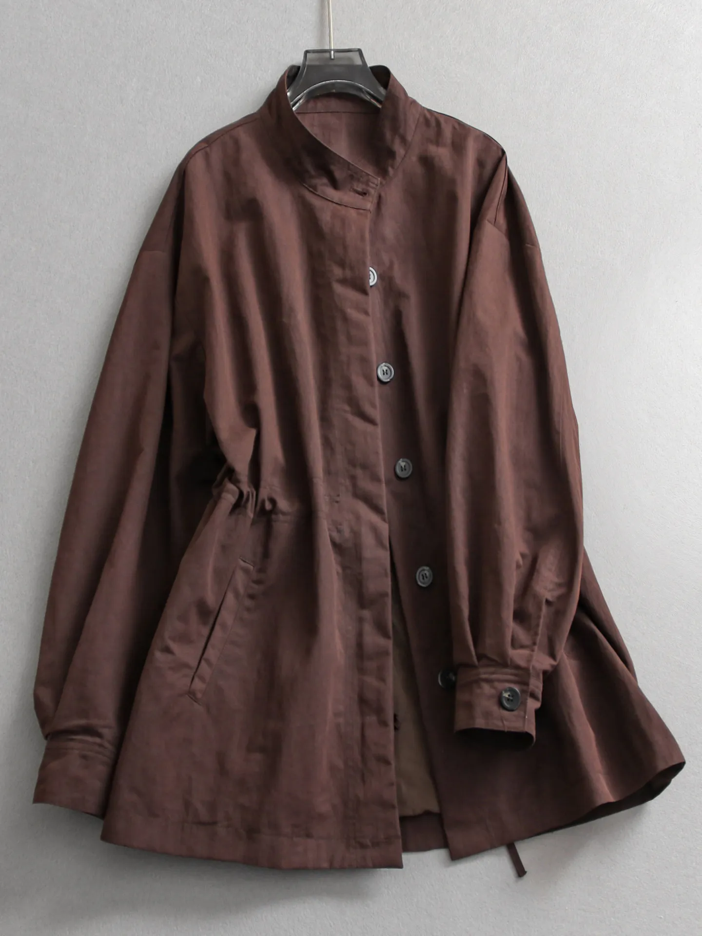 SuperAen Spring New Solid-color Simple Loose Stand-up Collar Pleated Waist Mid-length Coat Women Long Sleeves Coats
SuperAen Spring New Solid-color Simple Loose Stand-up Collar Pleated Waist Mid-length Coat Women Long Sleeves Coats