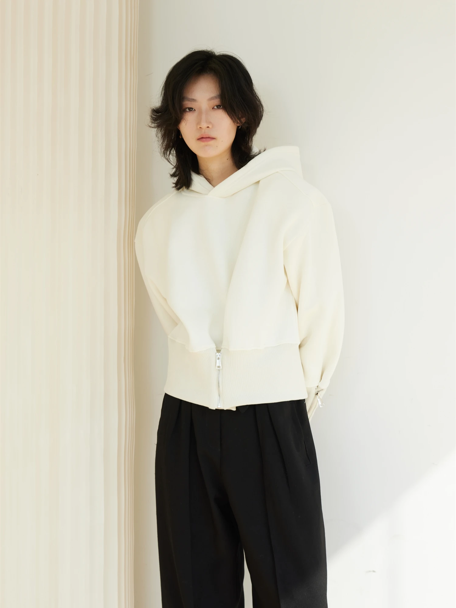 Sunyvonne 22FW Thickened Fleece Hooded Zipper Shoulder Pad Sweatshirt Dark Heavyweight Casual Streetwear for Young Women
Sunyvonne 22FW Thickened Fleece Hooded Zipper Shoulder Pad Sweatshirt Dark Heavyweight Casual Streetwear for Young Women