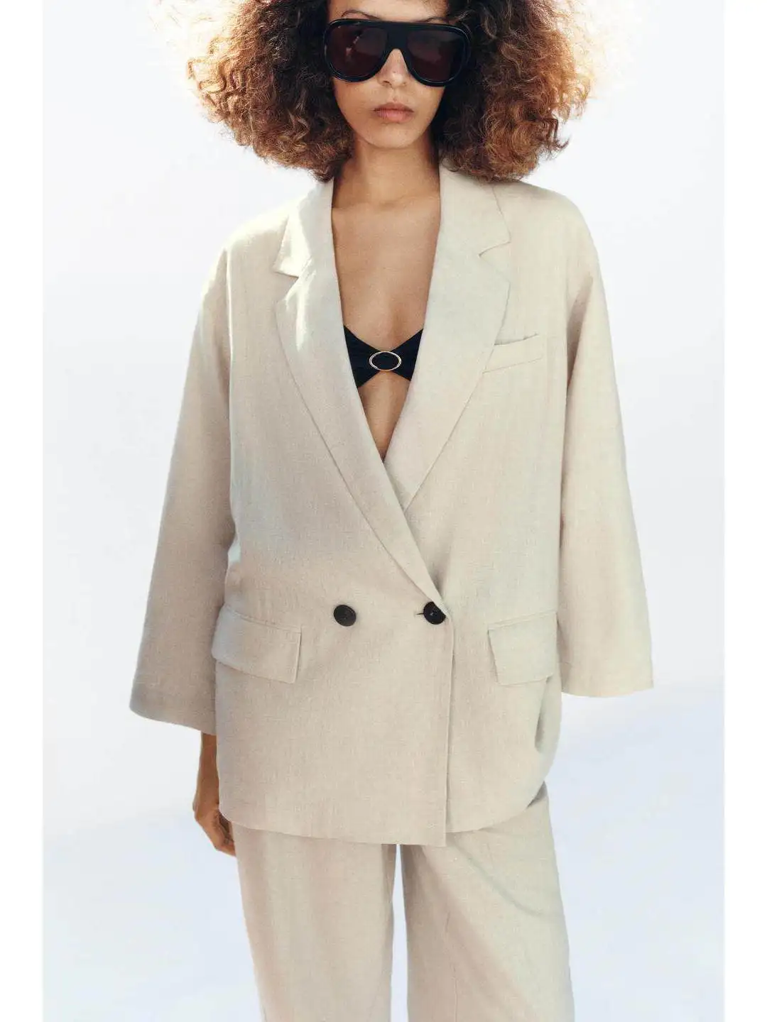 Long Sleeve Women's Suit Jacket Double Button Closure Notch Lapel Decorative Pocket Standard Fit Business Wear Nylon Fabric
Long Sleeve Women's Suit Jacket Double Button Closure Notch Lapel Decorative Pocket Standard Fit Business Wear Nylon Fabric