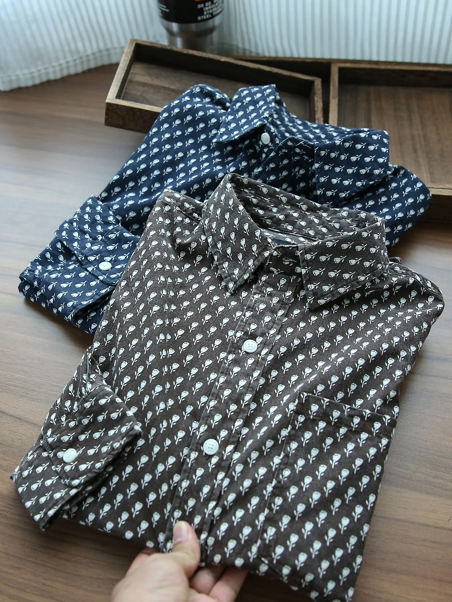 Autumn New Style Japanese Artistic Men's Loose Casual Cotton Shirt Retro Print Turn-down Collar Full Cotton Comfortable Top
Autumn New Style Japanese Artistic Men's Loose Casual Cotton Shirt Retro Print Turn-down Collar Full Cotton Comfortable Top