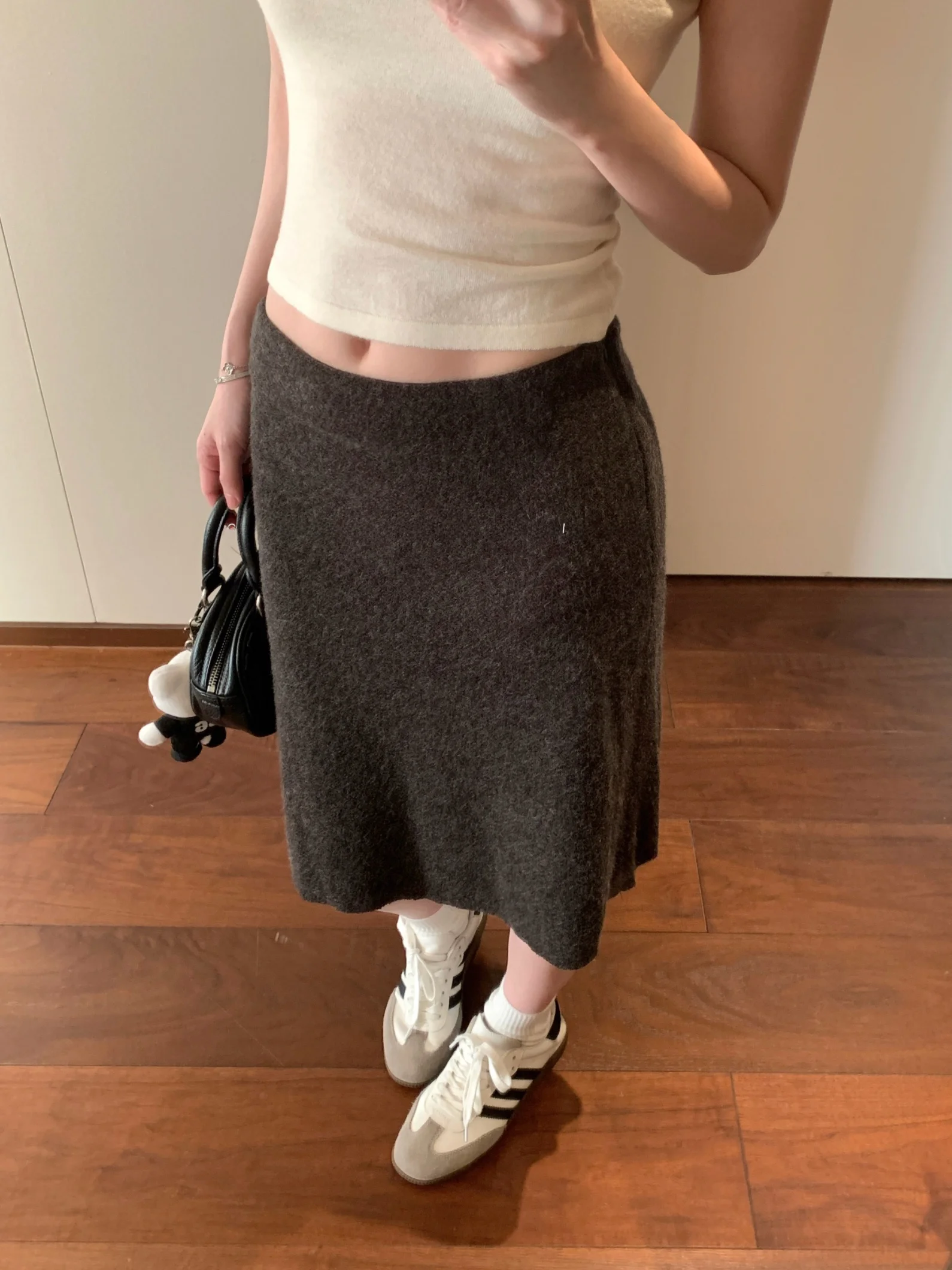 Юбка Ego Studio Soft Furry длиной до колена с волнистым подолом, стройнящая, струящаяся, А-силуэта, повседневная, нейтральная, для женщин
Юбка Ego Studio Soft Furry длиной до колена с волнистым подолом, стройнящая, струящаяся, А-силуэта, повседневная, нейтральная, для женщин