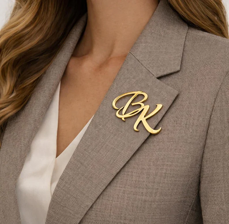 Custom Double Initial Letter Brooch Pin Interlocking 18K Gold Plated Stainless Steel Monogram Woman Jewelry Gift for Her Daily
Custom Double Initial Letter Brooch Pin Interlocking 18K Gold Plated Stainless Steel Monogram Woman Jewelry Gift for Her Daily
