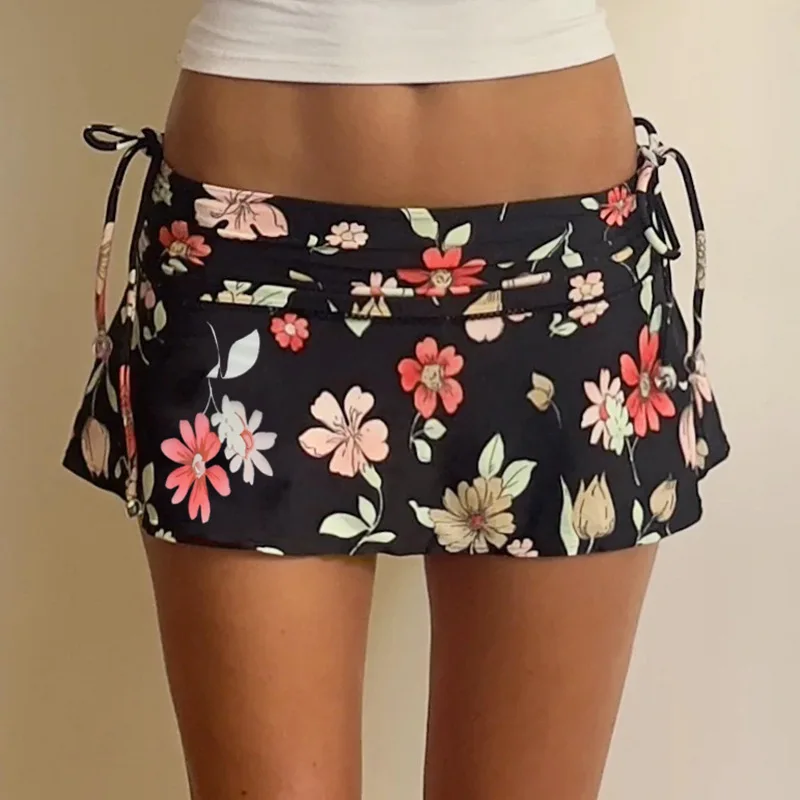 2025 Summer Printed Half Skirt Girl Mini Small Floral Ultra Short Skirt Vacation Style Drawn Fold Strap Bag Hip Pants Skirt
2025 Summer Printed Half Skirt Girl Mini Small Floral Ultra Short Skirt Vacation Style Drawn Fold Strap Bag Hip Pants Skirt
