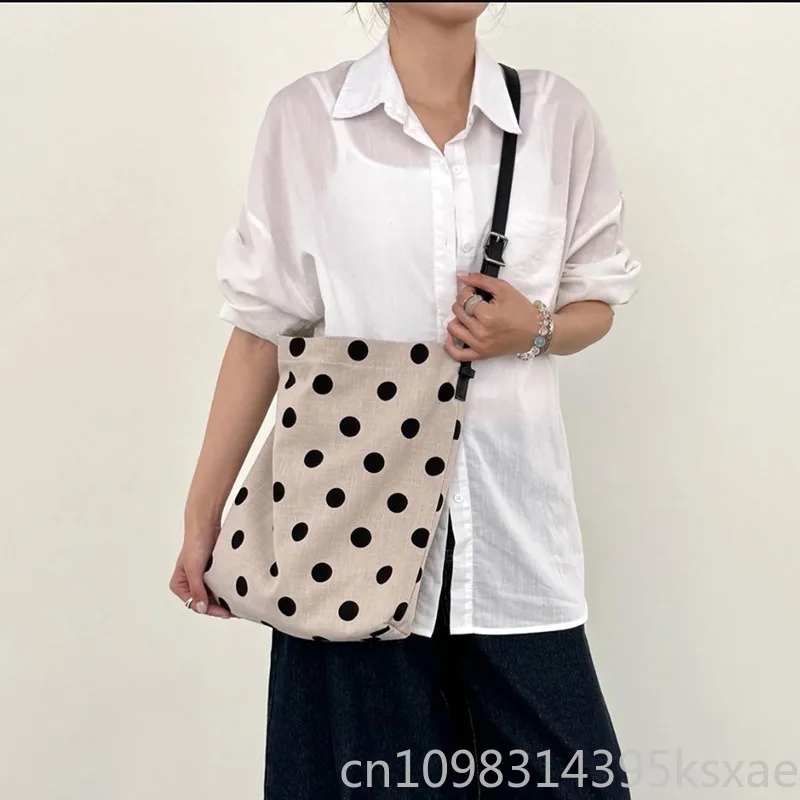 Women's Slouchy Korean Style Linen Bucket Crossbody Bag with Large Capacity Black White Polka Dot Print Shoulder Bag
Women's Slouchy Korean Style Linen Bucket Crossbody Bag with Large Capacity Black White Polka Dot Print Shoulder Bag