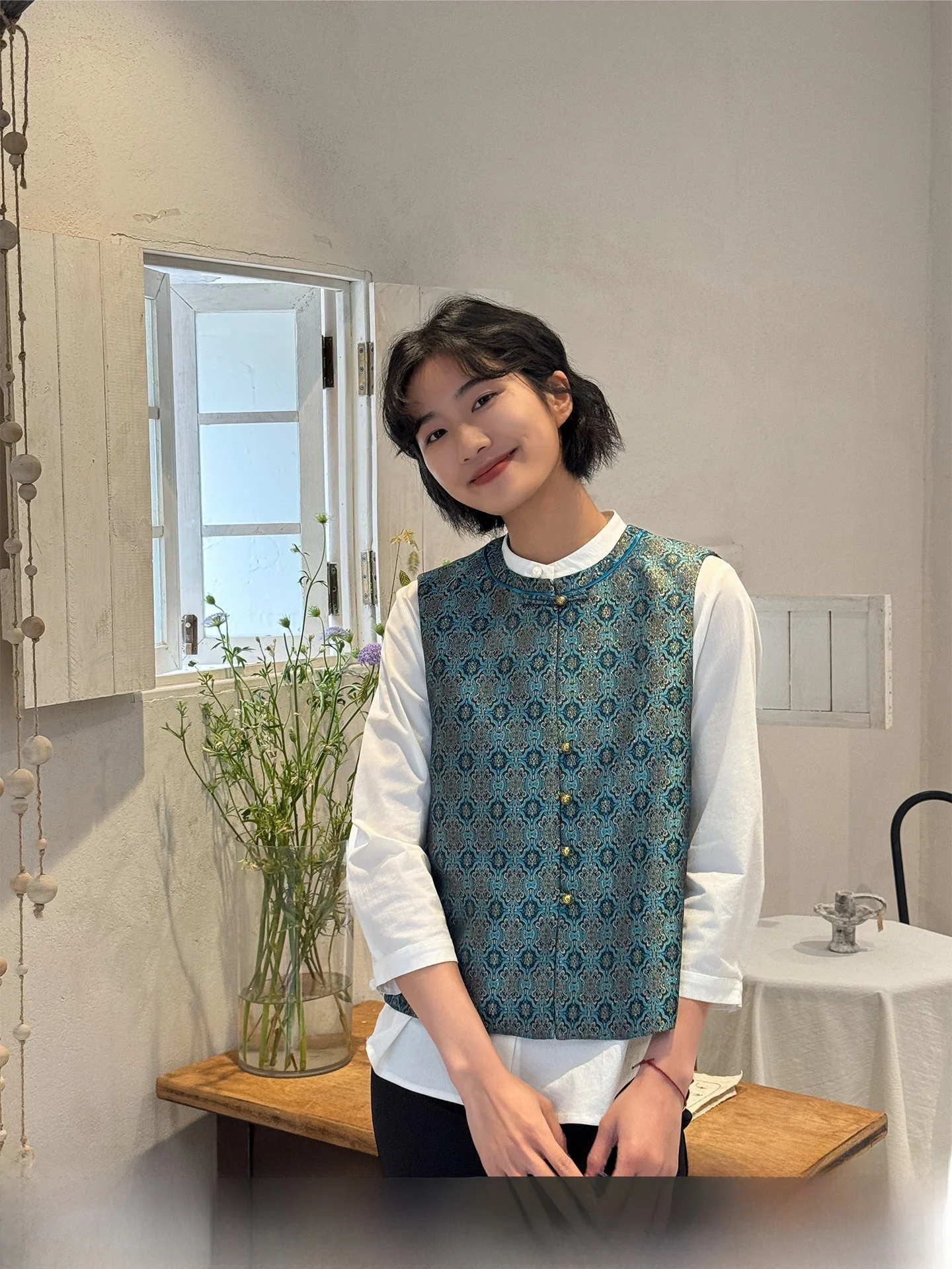 New Chinese Style Floral Embroidery Button Vest Women's Outerwear Spring 2026 Design Sensation Fashionable Polyester Fiber
New Chinese Style Floral Embroidery Button Vest Women's Outerwear Spring 2026 Design Sensation Fashionable Polyester Fiber