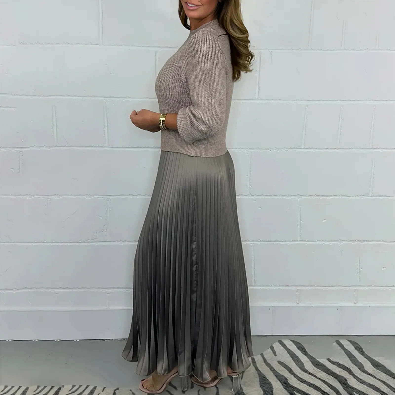 Spring 2025 New Dresses Casual Loose Pleated Women'S Knitting Dresses Female Straight O-Neck Short Sleeve Womens Long Dress
Spring 2025 New Dresses Casual Loose Pleated Women'S Knitting Dresses Female Straight O-Neck Short Sleeve Womens Long Dress