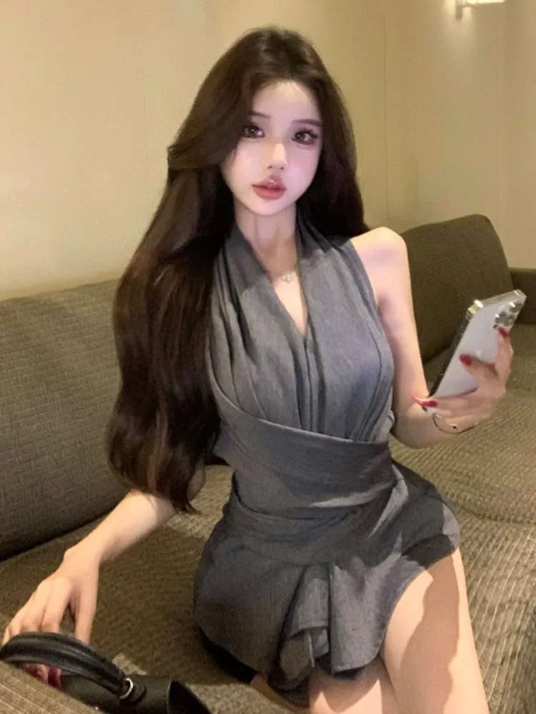 Retro V-Neck Waist-Cinching Sleeveless Vest Women's Summer Versatile Slimming Short Top Fashionable Citywalk Casual Wear
Retro V-Neck Waist-Cinching Sleeveless Vest Women's Summer Versatile Slimming Short Top Fashionable Citywalk Casual Wear