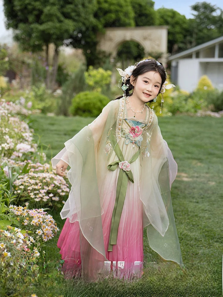 Девятнадцать цветных вышитых платьев-ханьфу для девочек с вышивкой в виде маленьких лотосовых семян
Девятнадцать цветных вышитых платьев-ханьфу для девочек с вышивкой в виде маленьких лотосовых семян