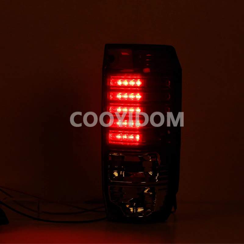 Комплект задних фонарей (1 пара) для Toyota Prado Land Cruiser LC76 LC77 4500 LJ77 RJ77 FZJ76 GRJ76, аксессуары для 5-дверных автомобилей
Комплект задних фонарей (1 пара) для Toyota Prado Land Cruiser LC76 LC77 4500 LJ77 RJ77 FZJ76 GRJ76, аксессуары для 5-дверных автомобилей