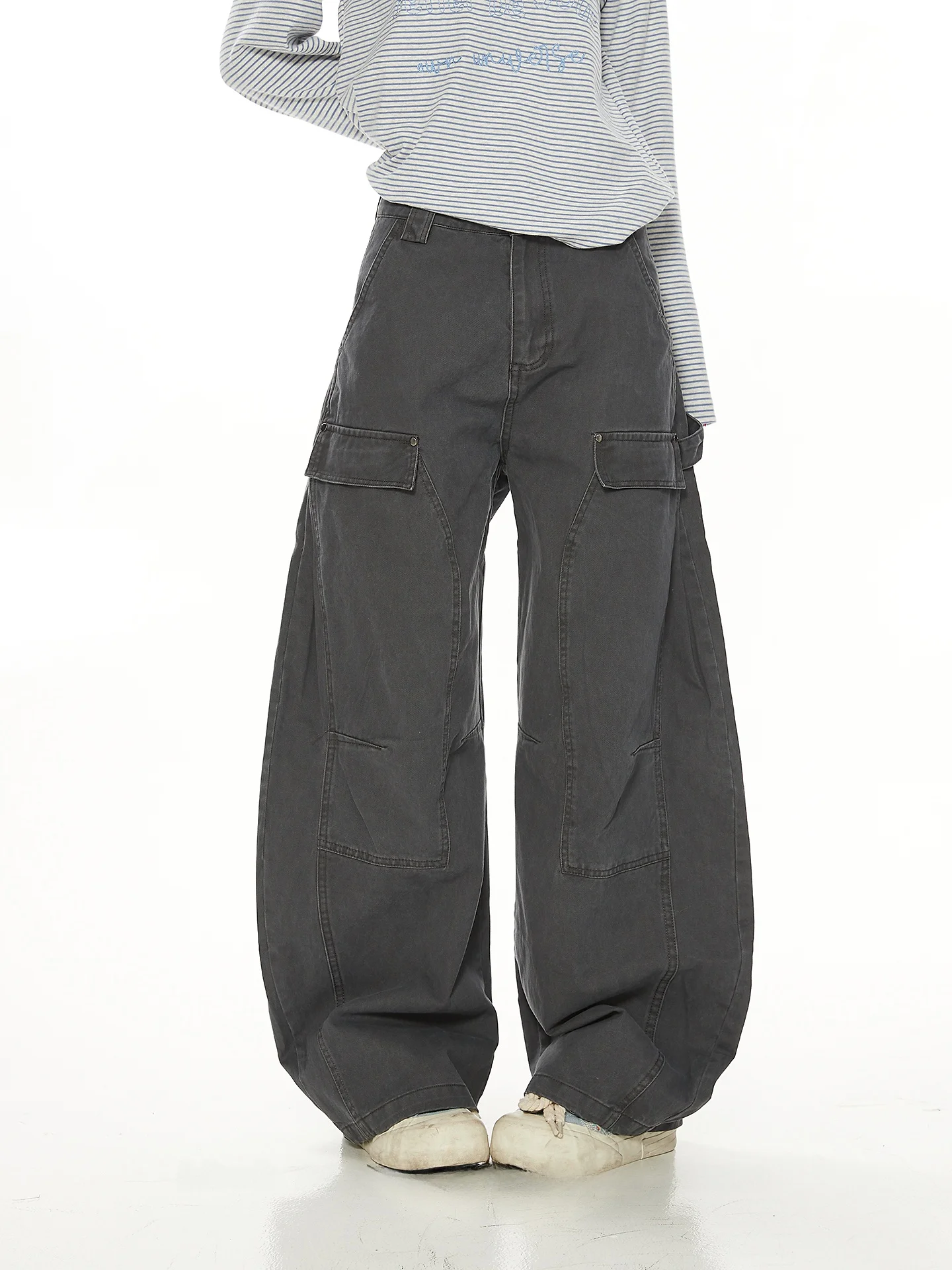 Американские ретро-брюки свободного кроя с широкими штанинами для женщин, повседневные рабочие брюки-карго, модные брендовые длинные брюки из комфортного хлопка
Американские ретро-брюки свободного кроя с широкими штанинами для женщин, повседневные рабочие брюки-карго, модные брендовые длинные брюки из комфортного хлопка