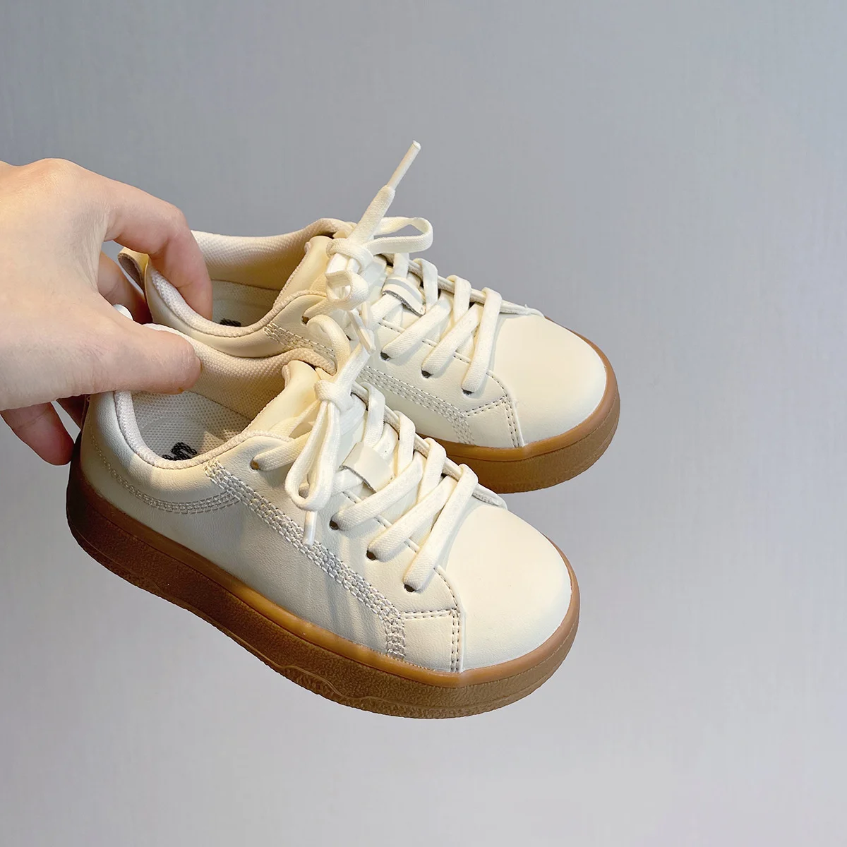 In The Spring Of 2022 The New Korean Children's Board Shoes And Small White Are Elastic And Fit Into Platform Sneakers
In The Spring Of 2022 The New Korean Children's Board Shoes And Small White Are Elastic And Fit Into Platform Sneakers