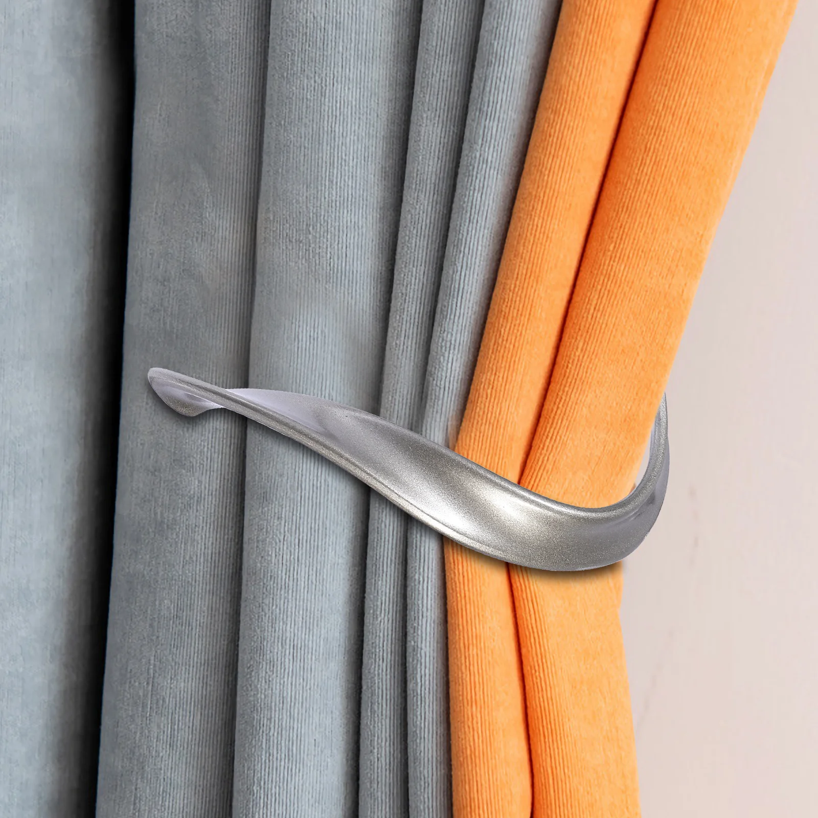 2Pcs Practical Curtain Hooks Aluminum Alloy Hanging Hooks for Living Room Bedroom Hotel Useful Curtain Accessories
2Pcs Practical Curtain Hooks Aluminum Alloy Hanging Hooks for Living Room Bedroom Hotel Useful Curtain Accessories