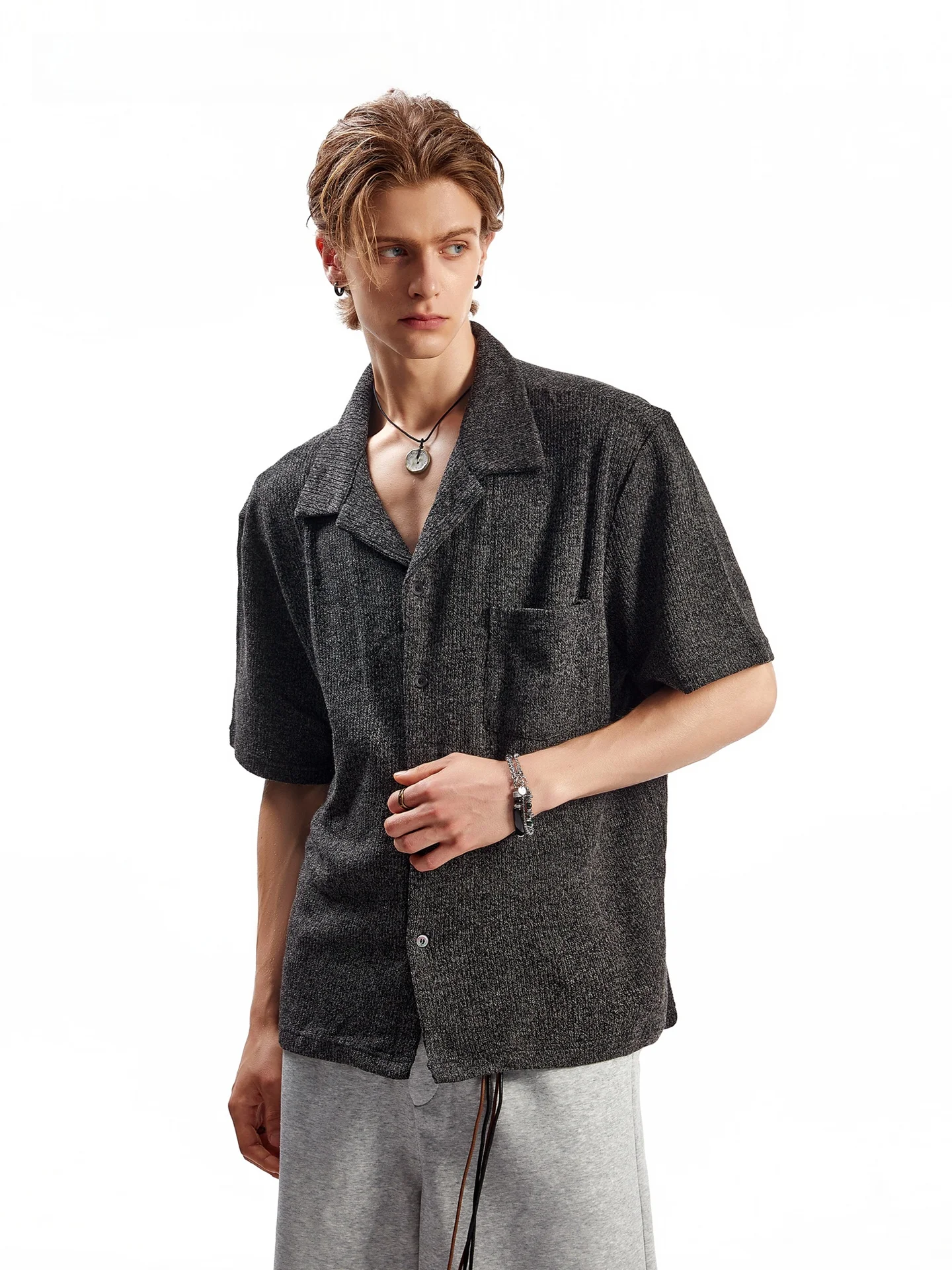 SDMADE American Style Cuban Collar Texture Short Sleeve Shirt Loose Fit Men's Summer Casual Shirt Polyester Blend Casual Wear
SDMADE American Style Cuban Collar Texture Short Sleeve Shirt Loose Fit Men's Summer Casual Shirt Polyester Blend Casual Wear
