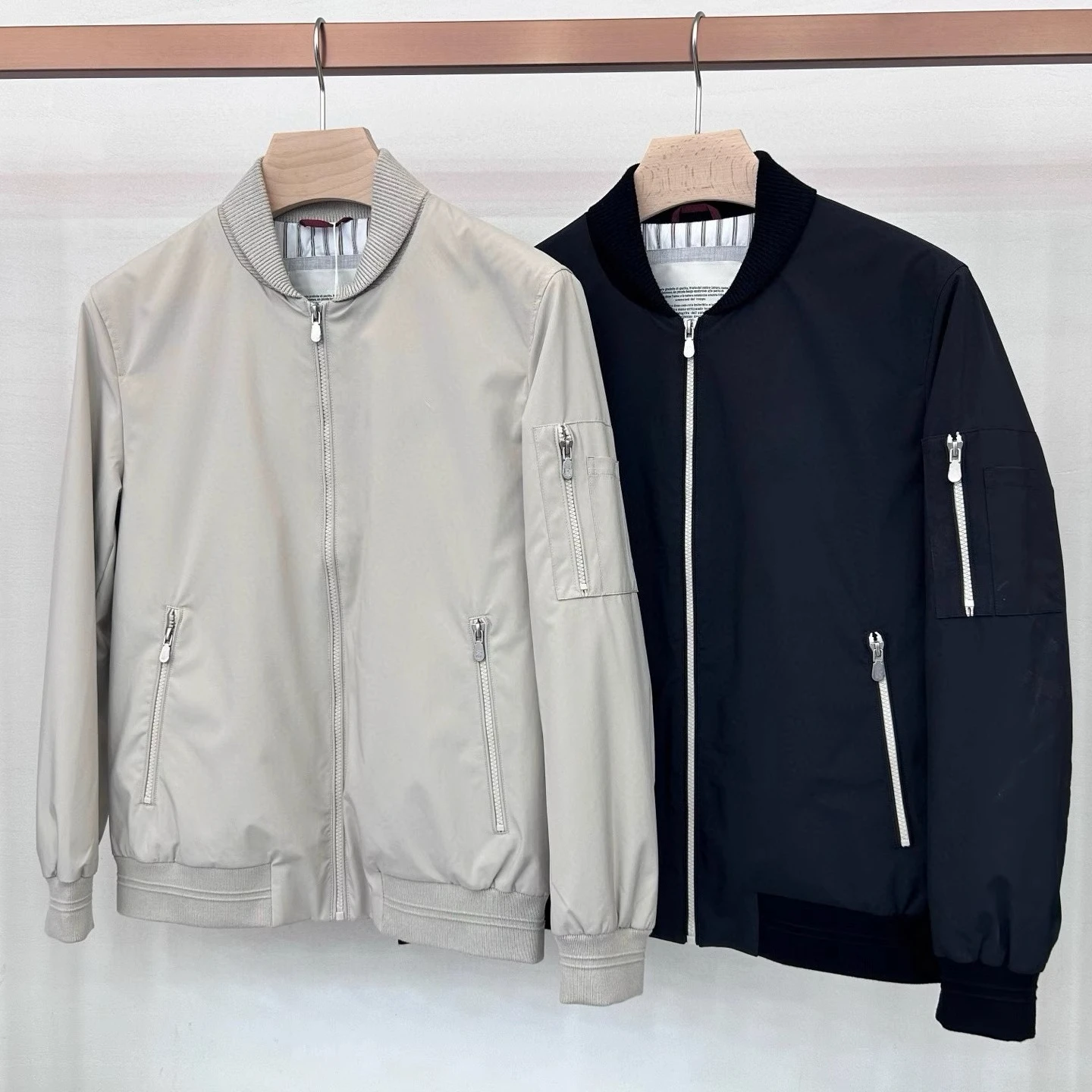 BC Италия Волокно Ветрозащитная простая повседневная бейсбольная куртка в стиле Old Money
BC Италия Волокно Ветрозащитная простая повседневная бейсбольная куртка в стиле Old Money