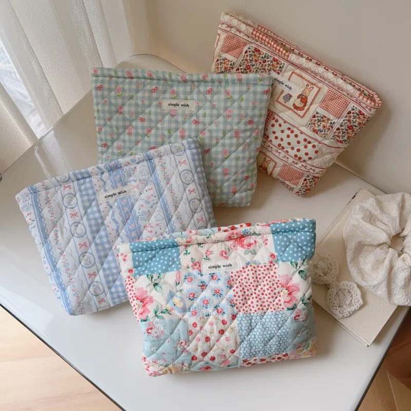 Bohemian Floral Checkered Quilted Makeup Bag New Design Women's Clutch Purse Square Storage Organizer Stylish Cosmetic Pouch
Bohemian Floral Checkered Quilted Makeup Bag New Design Women's Clutch Purse Square Storage Organizer Stylish Cosmetic Pouch