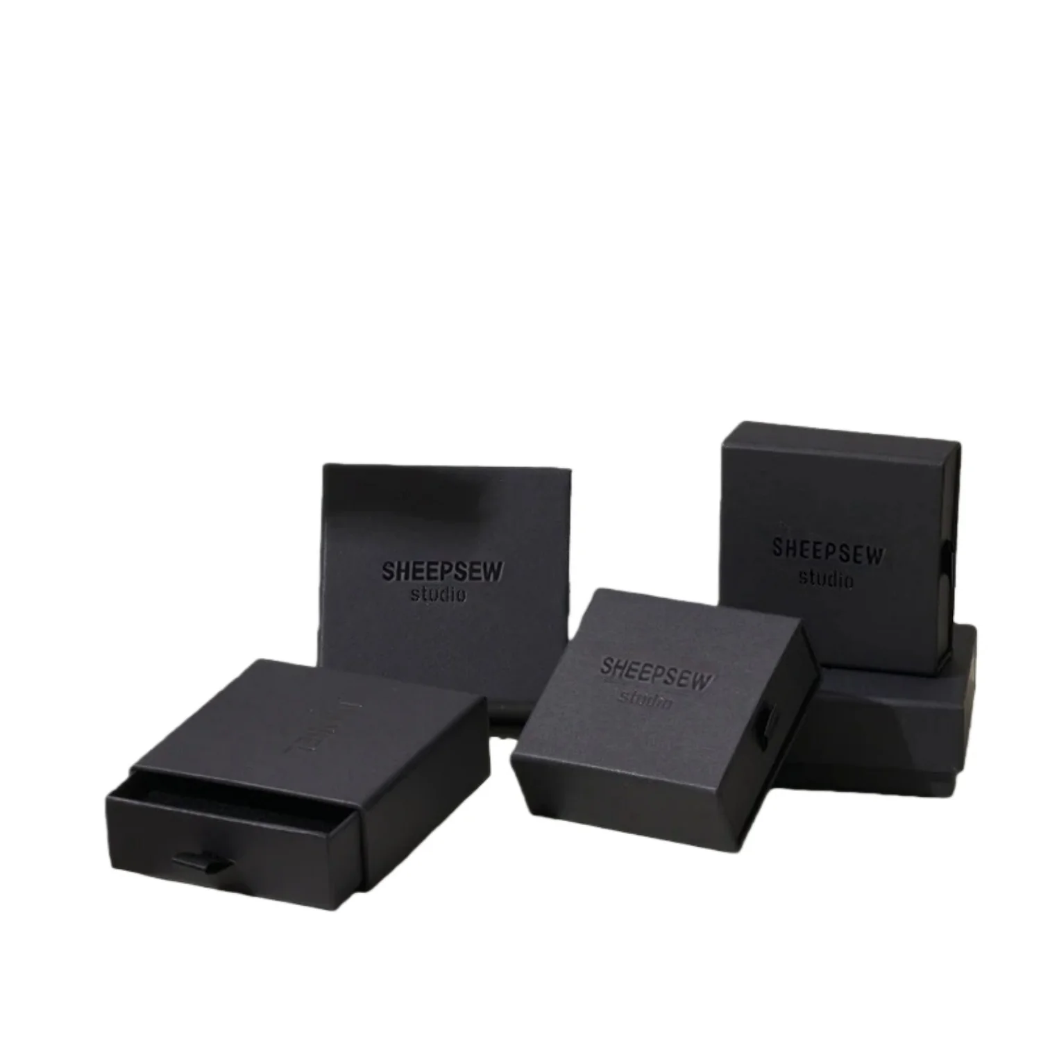 20 шт. 9*9*3,5 см бумажная коробка на заказ шкатулка для драгоценностей с сумкой персонализированный логотип
20 шт. 9*9*3,5 см бумажная коробка на заказ шкатулка для драгоценностей с сумкой персонализированный логотип