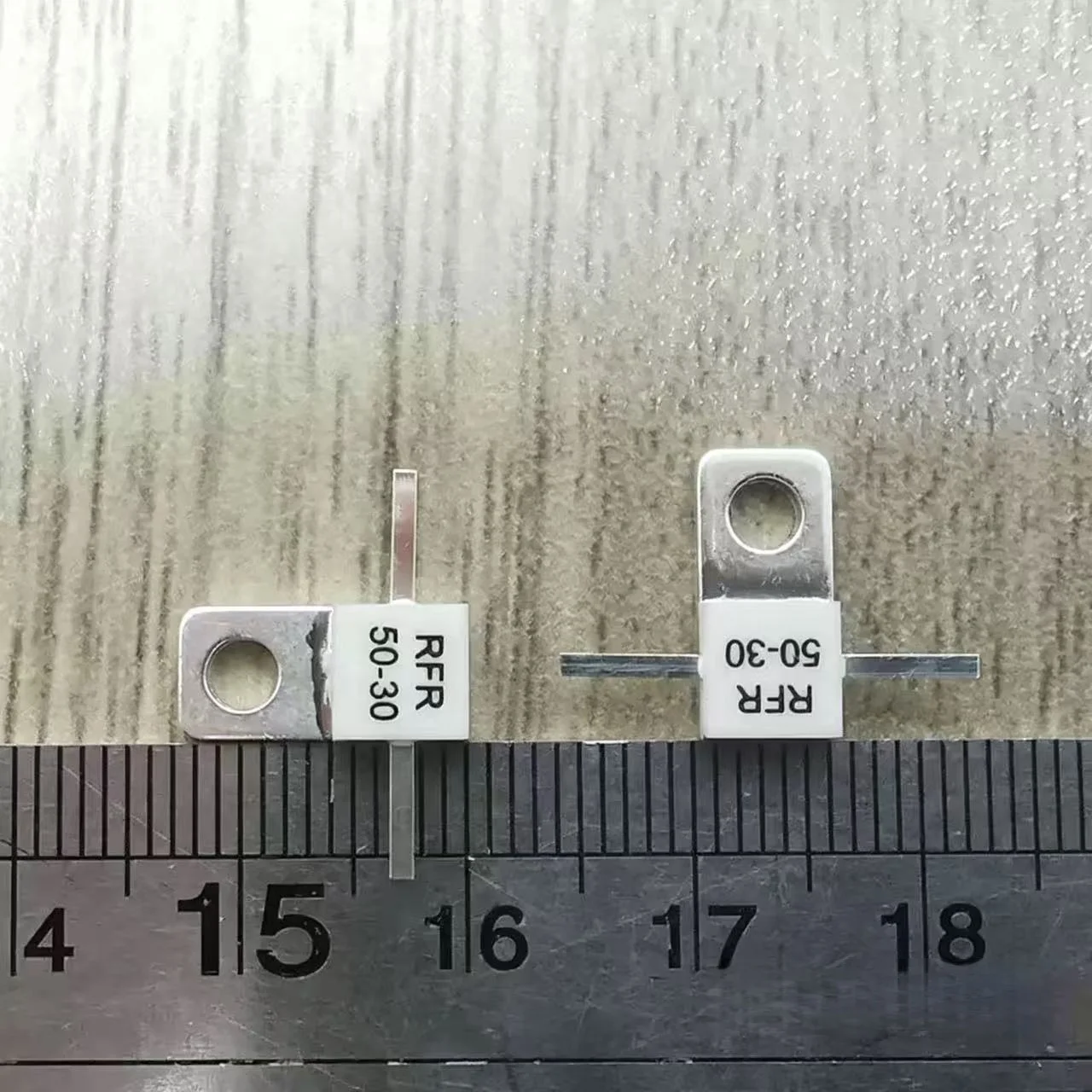 30watts50ohms radio frequency microwave resistor RFR50-30 double lead 30watts 50 ohms 30W50Ω
30watts50ohms radio frequency microwave resistor RFR50-30 double lead 30watts 50 ohms 30W50Ω