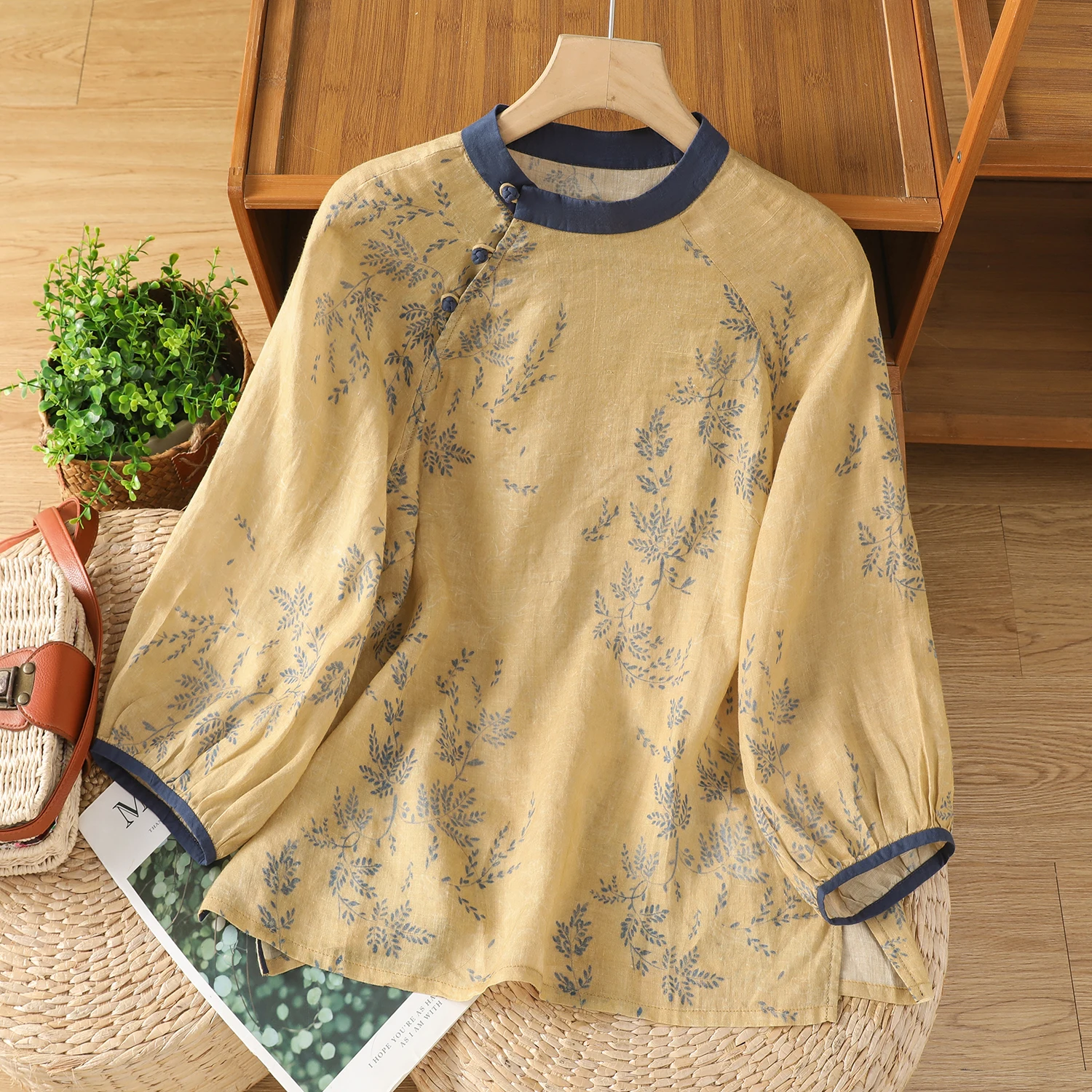 Новая весенне-летняя женская блузка из хлопка и льна с художественным принтом, свободного кроя, тонкая, больших размеров, стройнящая, удобная, прямого силуэта.
Новая весенне-летняя женская блузка из хлопка и льна с художественным принтом, свободного кроя, тонкая, больших размеров, стройнящая, удобная, прямого силуэта.