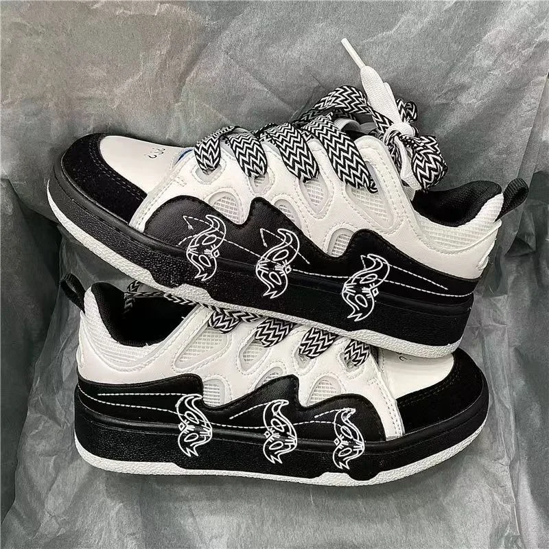 Summer New Breathable Graffiti Sneakers for Black White Color Blocking Couple Skateboard Shoes Casual Trendy Walking Shoes
Summer New Breathable Graffiti Sneakers for Black White Color Blocking Couple Skateboard Shoes Casual Trendy Walking Shoes