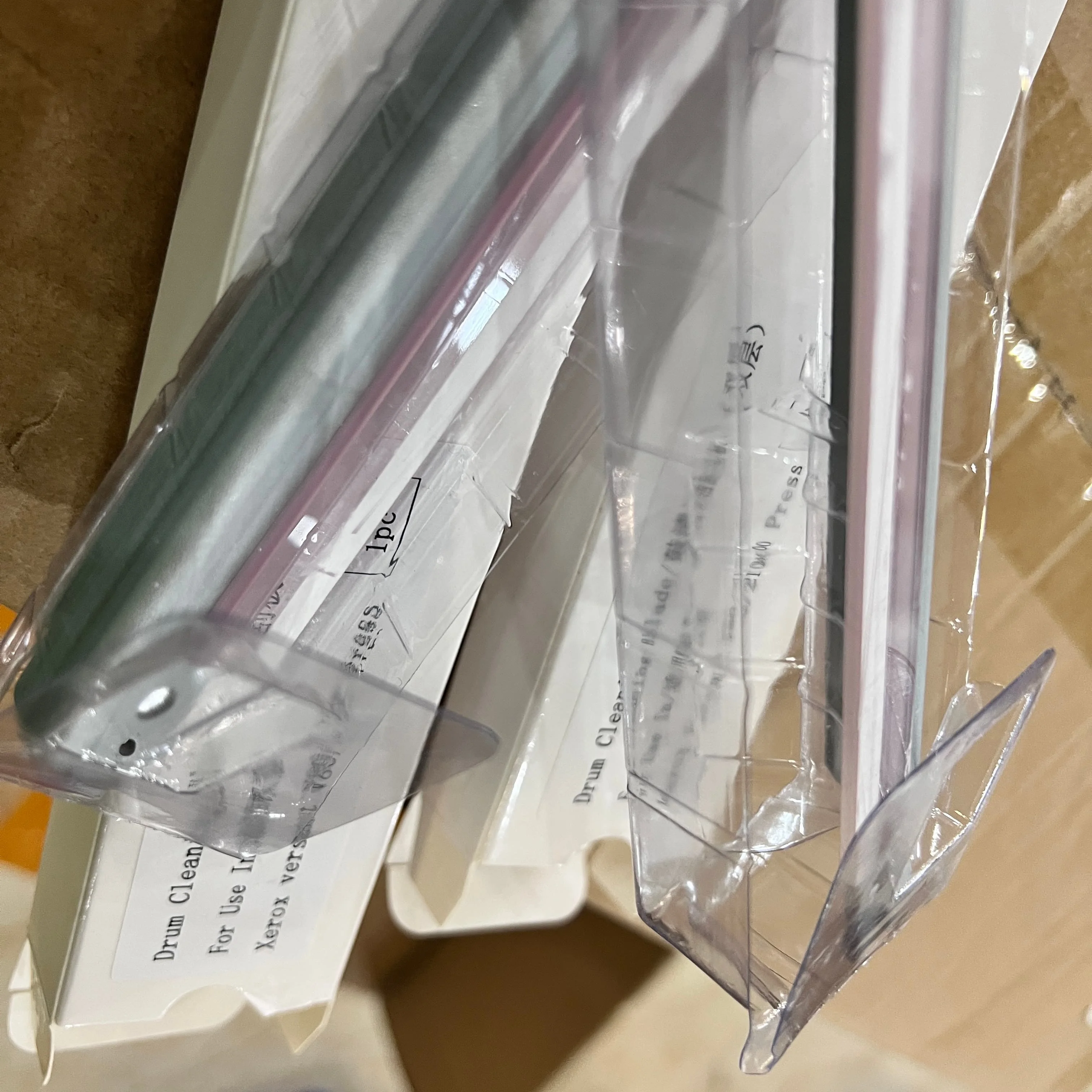 4 лезвия для чистки барабана OEM V80 для копировального аппарата Xerox Versant 80 180 2100 3100 V80 V180 V2100 V3100 013R00674 013R00676
4 лезвия для чистки барабана OEM V80 для копировального аппарата Xerox Versant 80 180 2100 3100 V80 V180 V2100 V3100 013R00674 013R00676