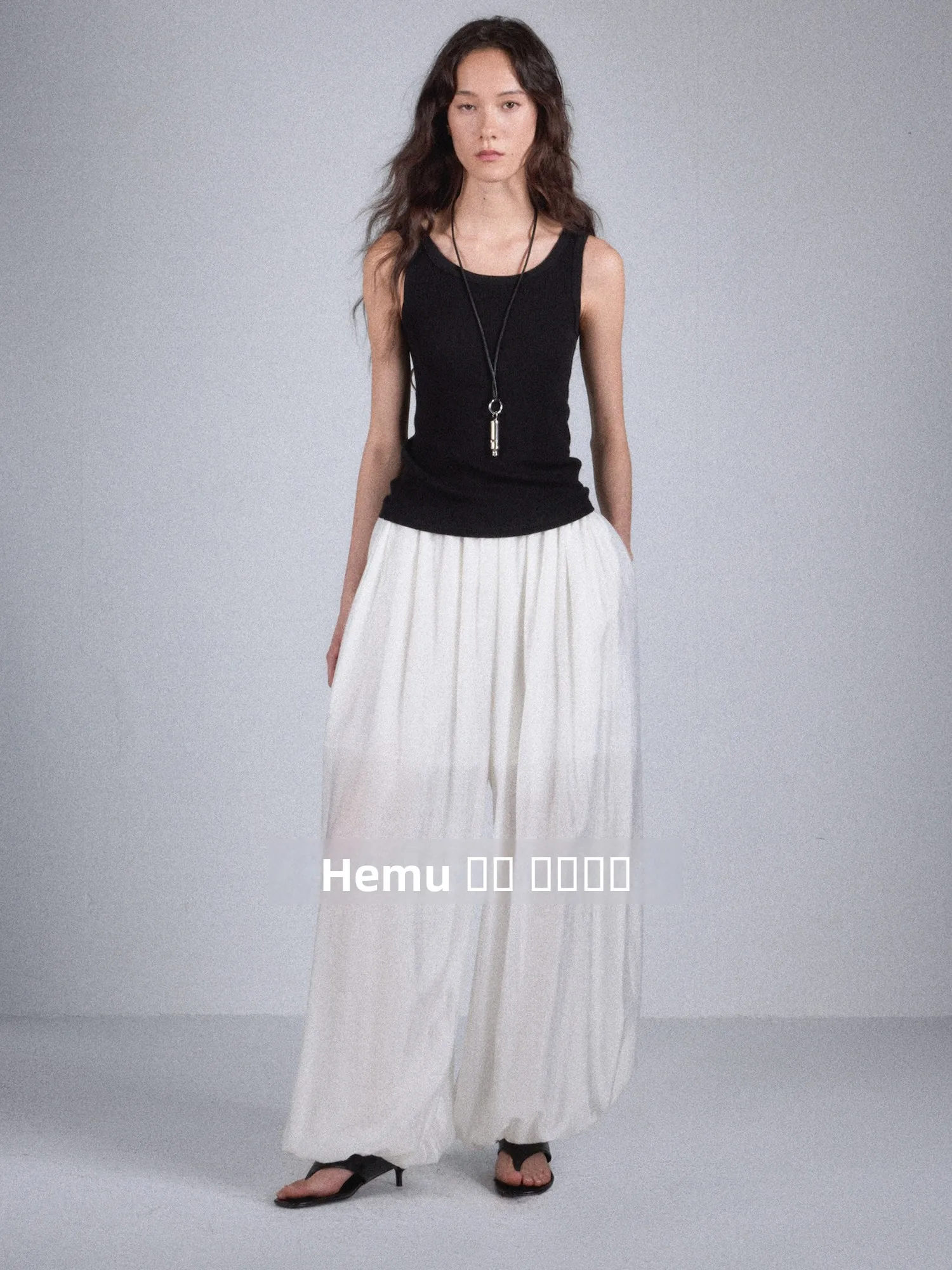 Женские легкие свободные брюки Amor с широкими штанинами, на резинке, полупрозрачные, прямого кроя, повседневные, модные, весенняя коллекция
Женские легкие свободные брюки Amor с широкими штанинами, на резинке, полупрозрачные, прямого кроя, повседневные, модные, весенняя коллекция