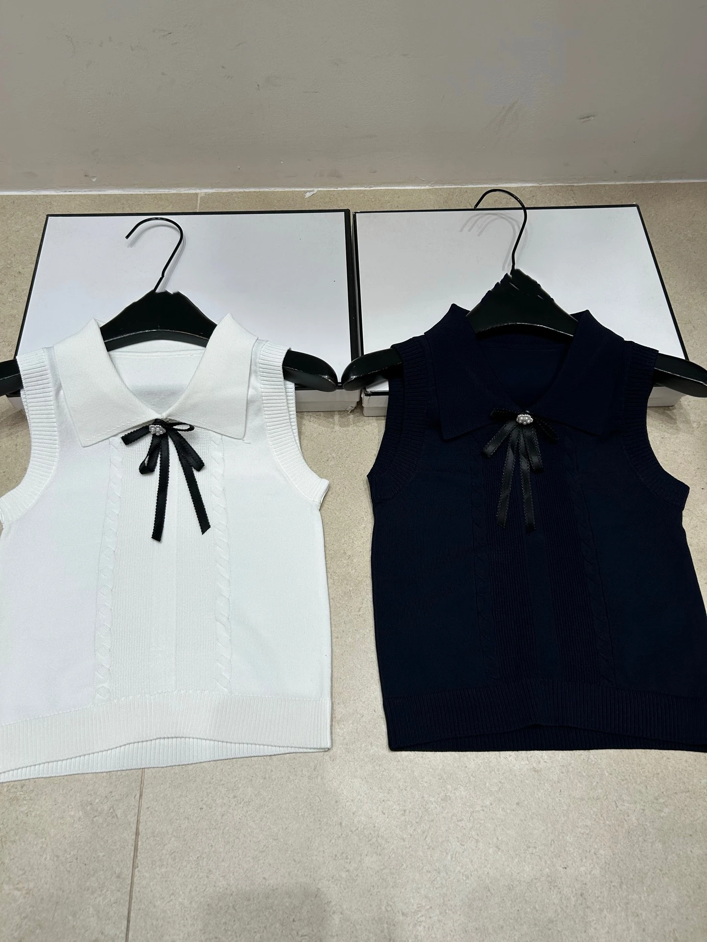 VIBE Preppy Style Knot Sleeveless Thin Knitted Vest Women's Slim Fit Versatile Spring Summer New Arrival Top
VIBE Preppy Style Knot Sleeveless Thin Knitted Vest Women's Slim Fit Versatile Spring Summer New Arrival Top