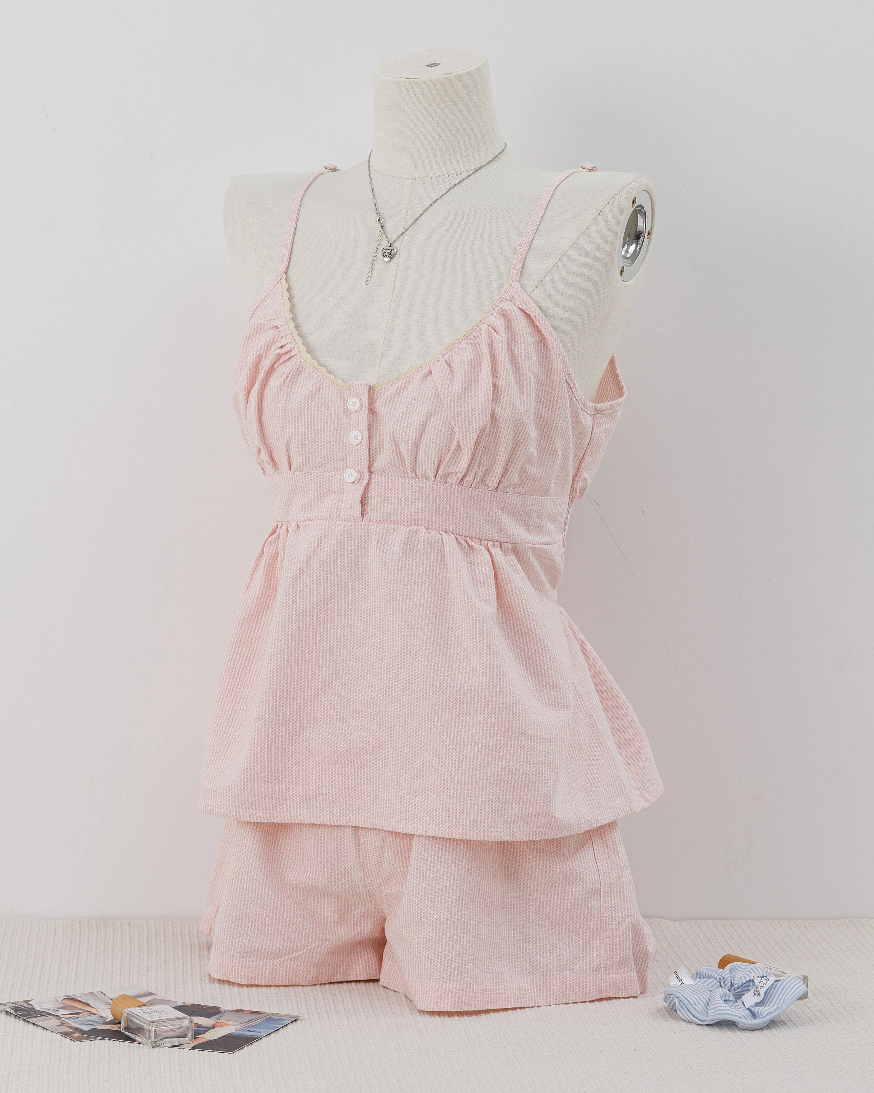 Sweet Pink Striped Lace Trim Tank Shorts Set Suit Women Summer Button Camisole +Elastic Waist Short Pant Cute Home 2 Piece Sets
Sweet Pink Striped Lace Trim Tank Shorts Set Suit Women Summer Button Camisole +Elastic Waist Short Pant Cute Home 2 Piece Sets