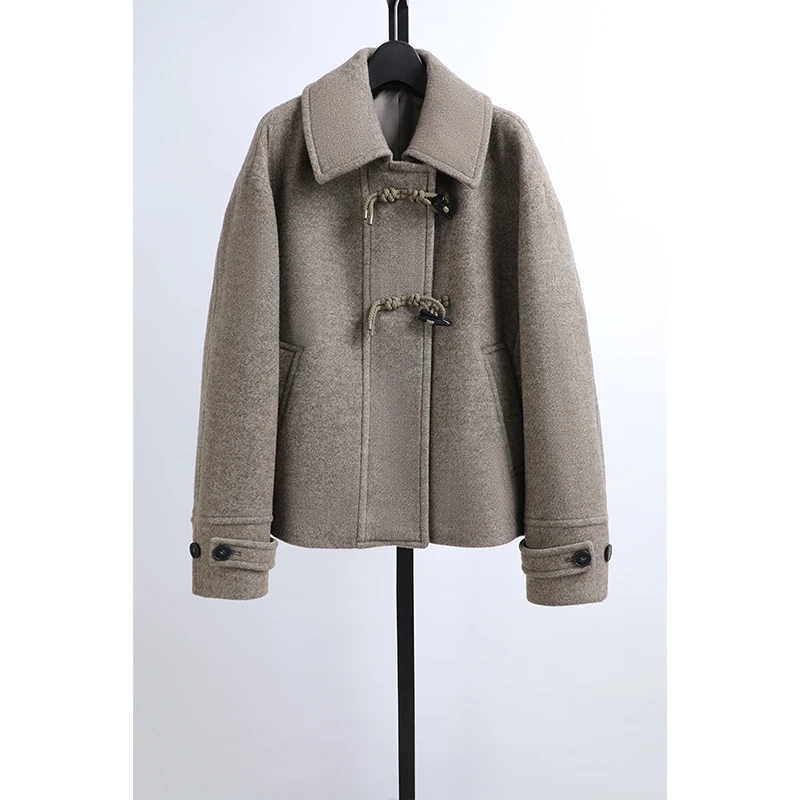 Женское повседневное свободное шерстяное пальто YoungStage Autumn Winter Olive Brand, модное, с отложным воротником, удлиненное
Женское повседневное свободное шерстяное пальто YoungStage Autumn Winter Olive Brand, модное, с отложным воротником, удлиненное