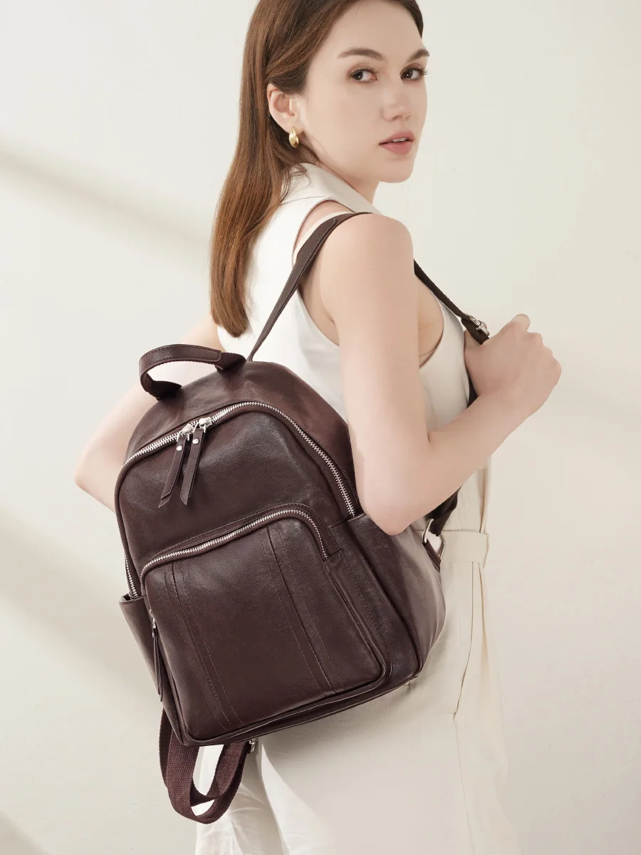 Top-layer vegetable-tanned cowhide fashion backpack genuine leather women's bag large capacity multi-purpose women's backpack
Top-layer vegetable-tanned cowhide fashion backpack genuine leather women's bag large capacity multi-purpose women's backpack